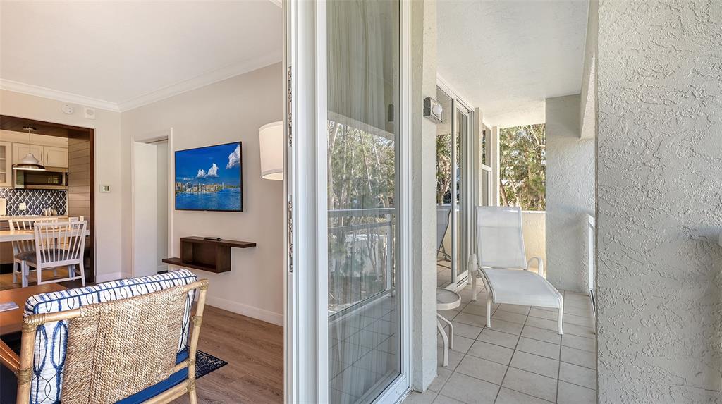 250 Sands Point Road, Unit 5101 Longboat Key, FL 34228 - Photo 10 of 42 a living room with furniture