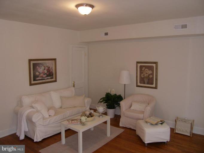 2111 2nd Street Northwest Washington, DC 20001 - Photo 3 of 17 Family Room