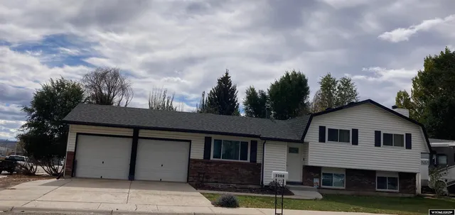 $379,900 | 2304 Sierra Road, Rock Springs, WY 82901
