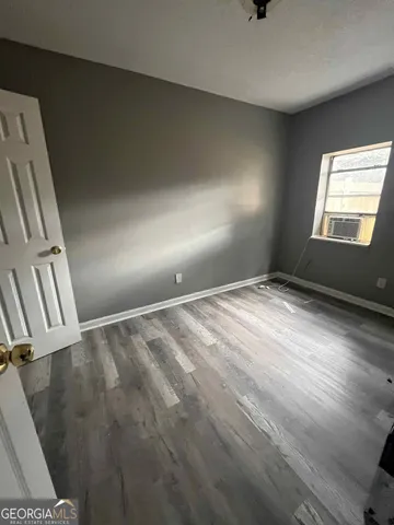 a view of empty room with window