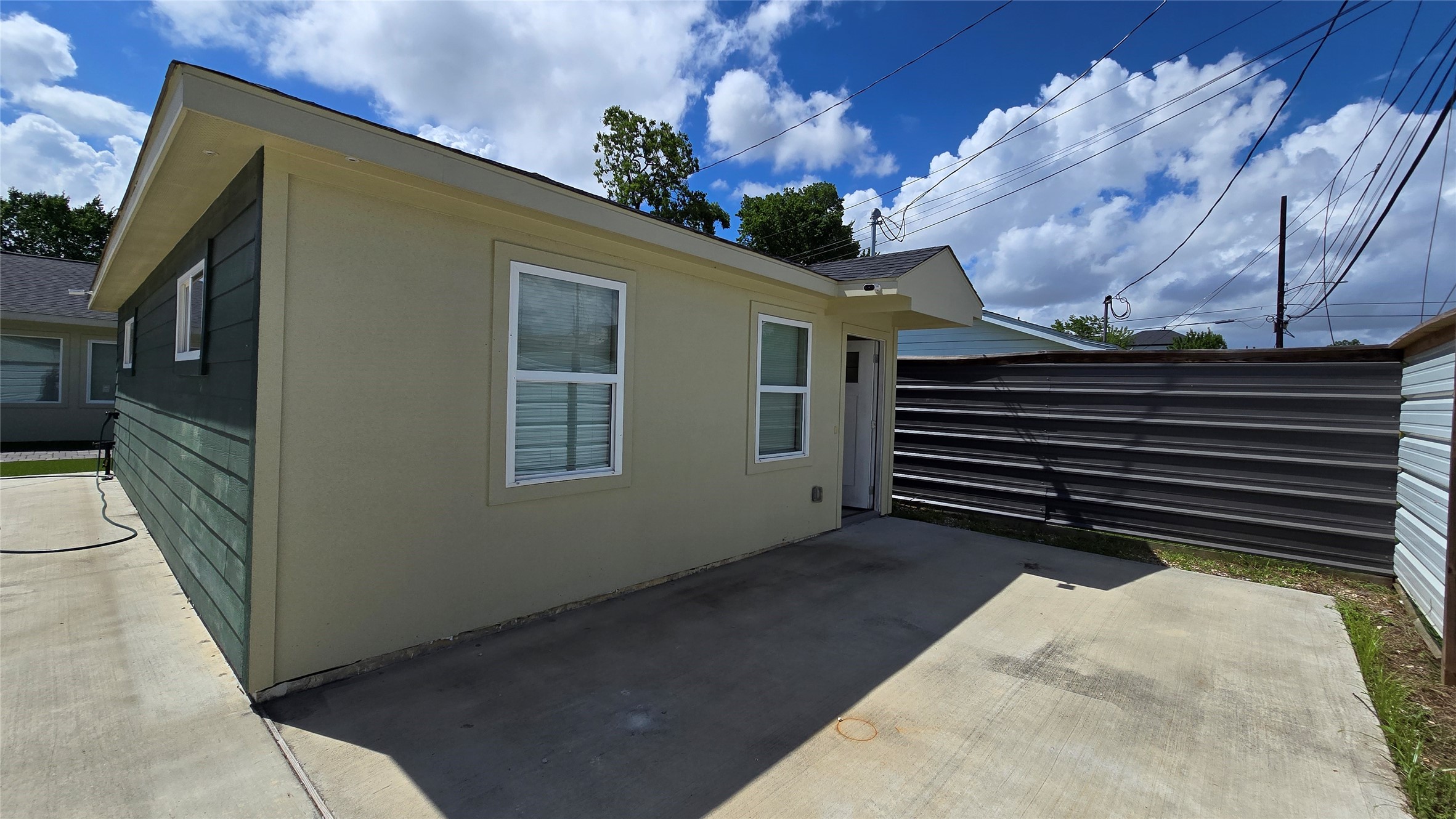 3741 Seabrook Street Houston, TX 77021 - Photo 4 of 50 a view of a house with a yard