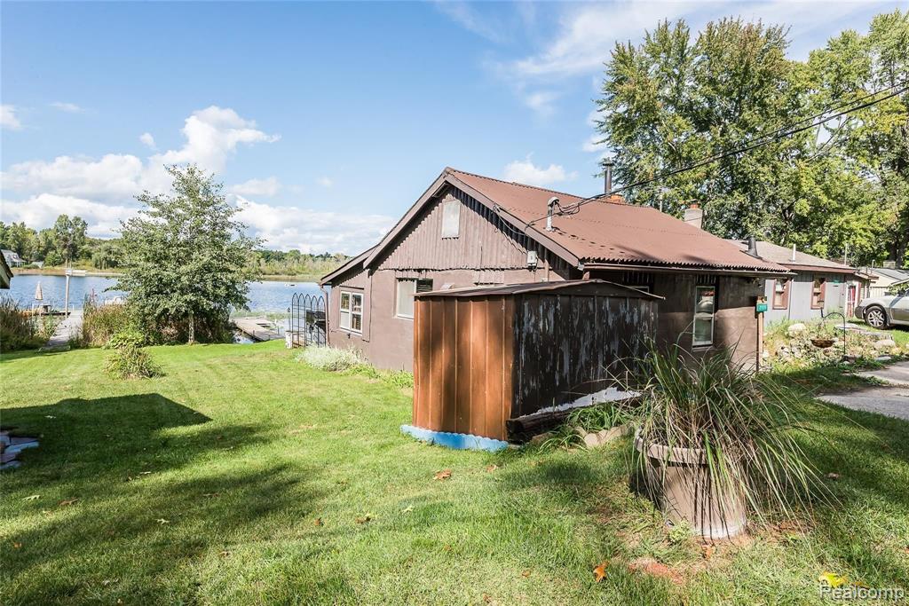 2555 Melvin Road Pinckney, MI 48169 - Photo 4 of 32
