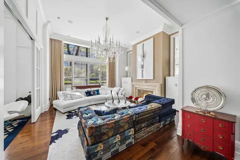 $1,810,000 | 270 East Pearson Street, Unit 101, Chicago, IL 60611