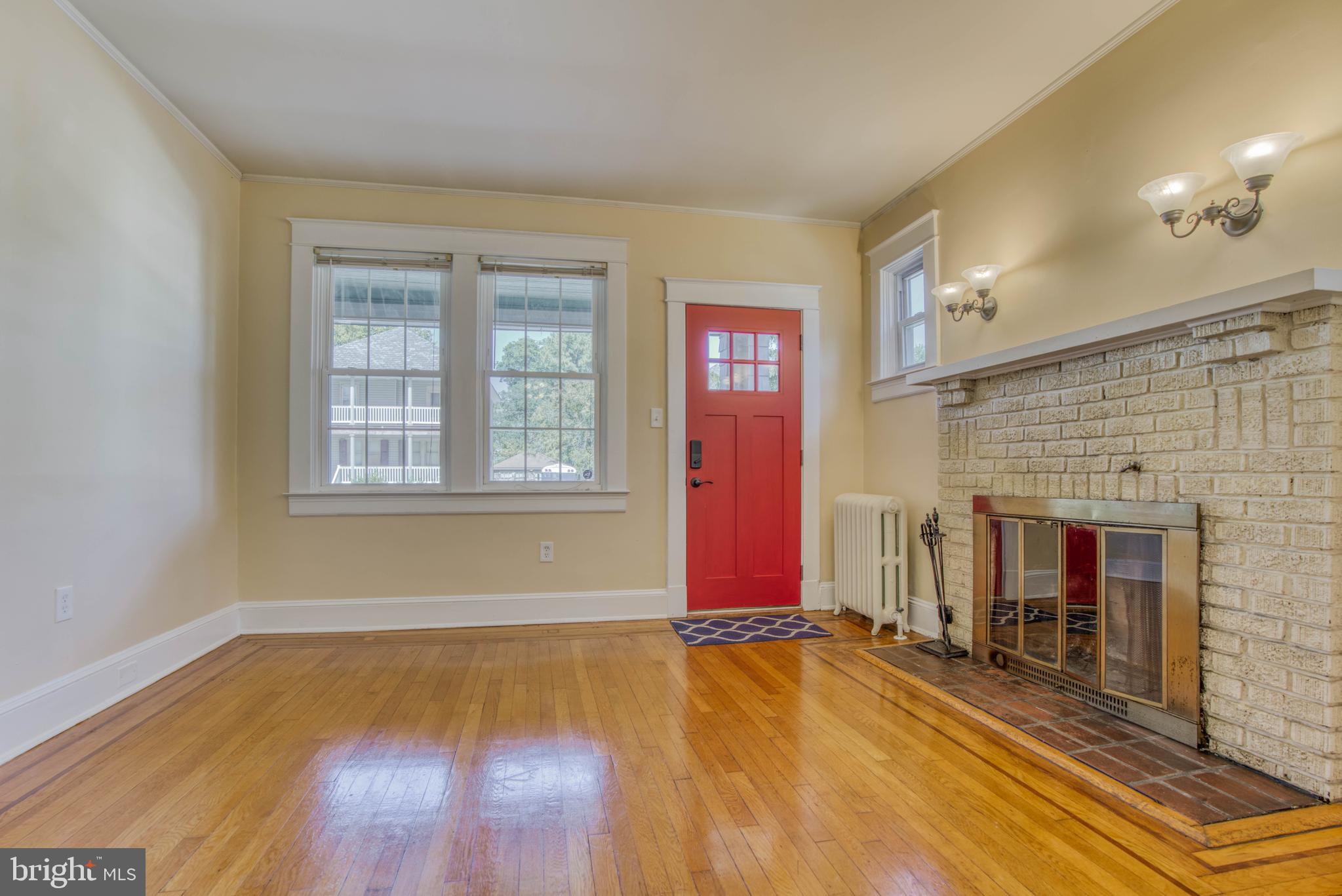 612 Plymouth Road Baltimore, MD 21229 - Photo 18 of 92 First floor - living room