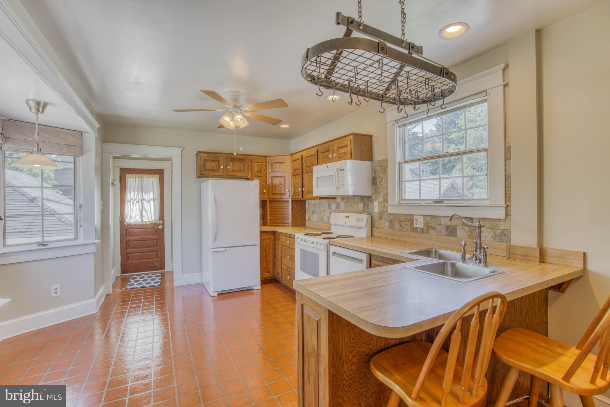612 Plymouth Road Baltimore, MD 21229 - Photo 26 of 92 First floor - kitchen