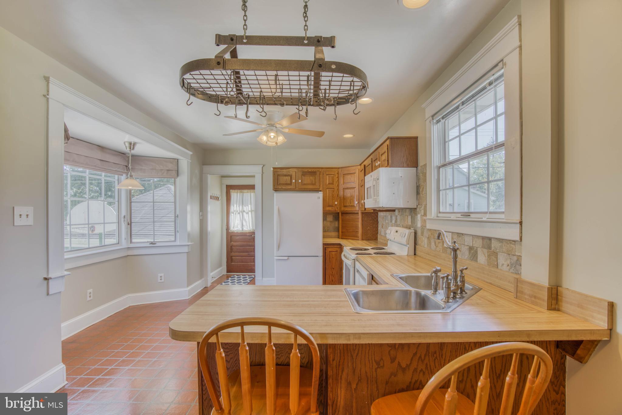 612 Plymouth Road Baltimore, MD 21229 - Photo 27 of 92 First floor - kitchen