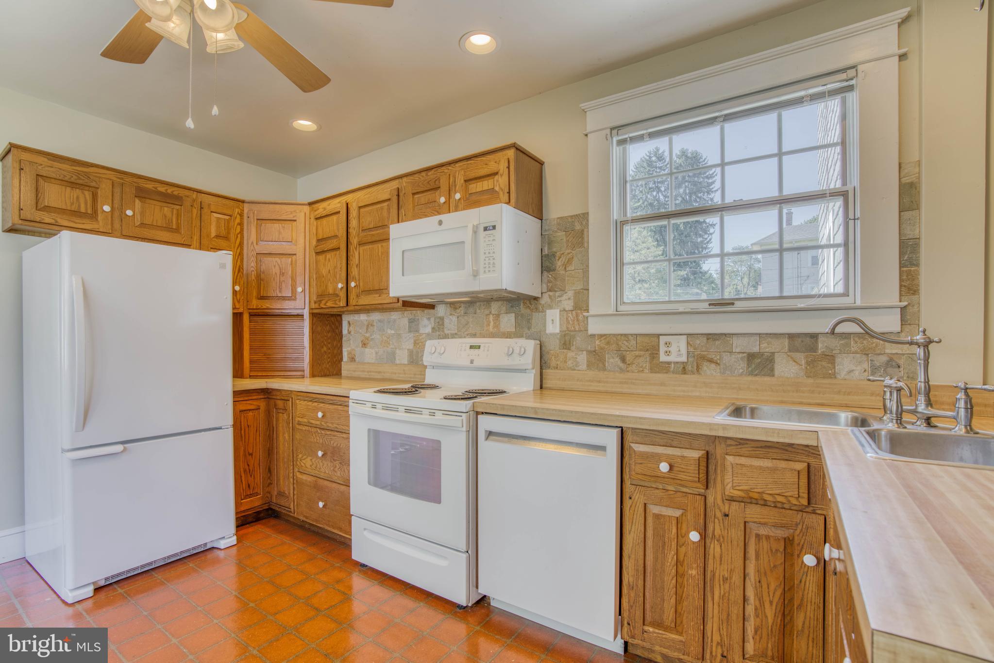 612 Plymouth Road Baltimore, MD 21229 - Photo 29 of 92 First floor - kitchen