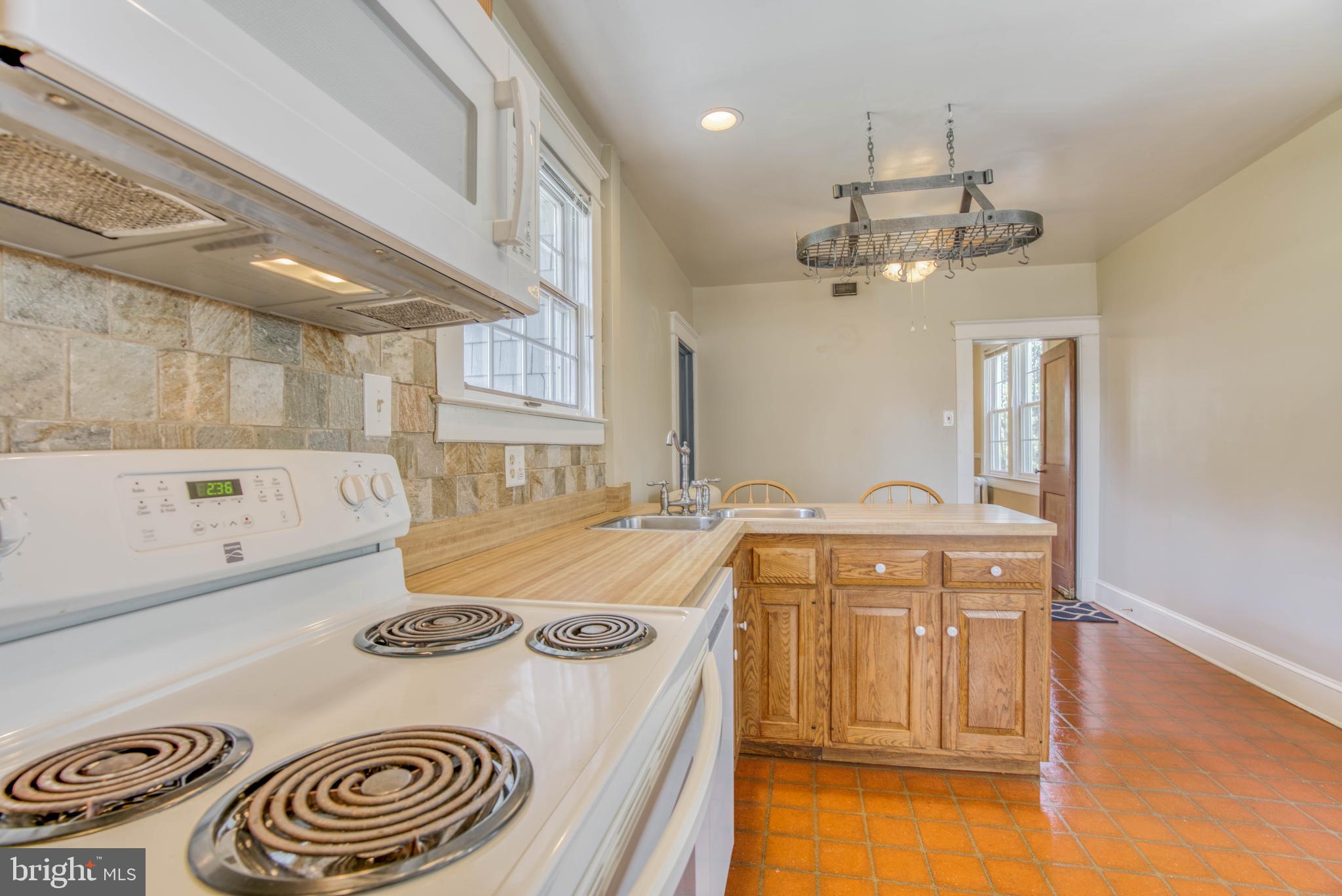 612 Plymouth Road Baltimore, MD 21229 - Photo 32 of 92 First floor - kitchen