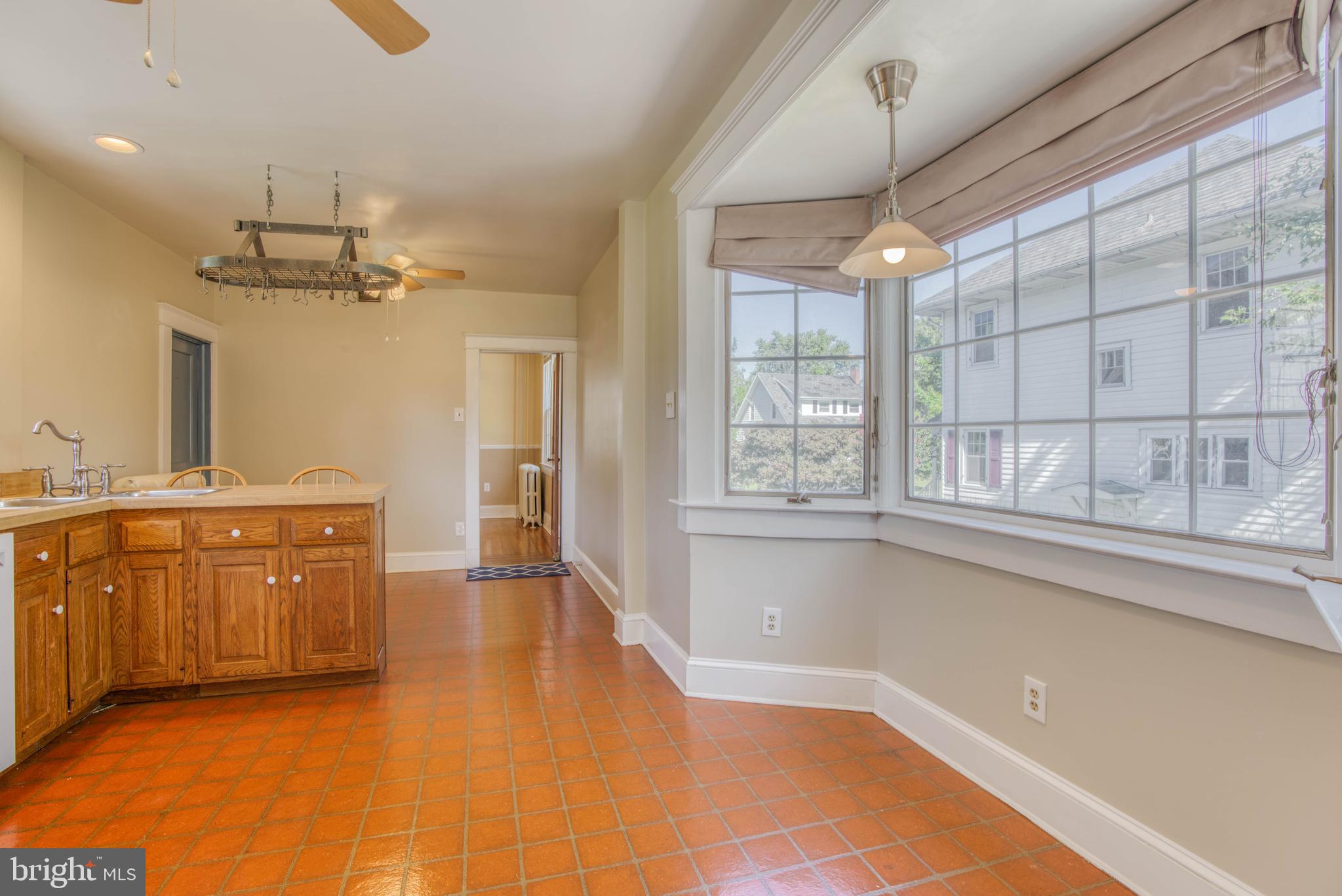 612 Plymouth Road Baltimore, MD 21229 - Photo 34 of 92 First floor - kitchen