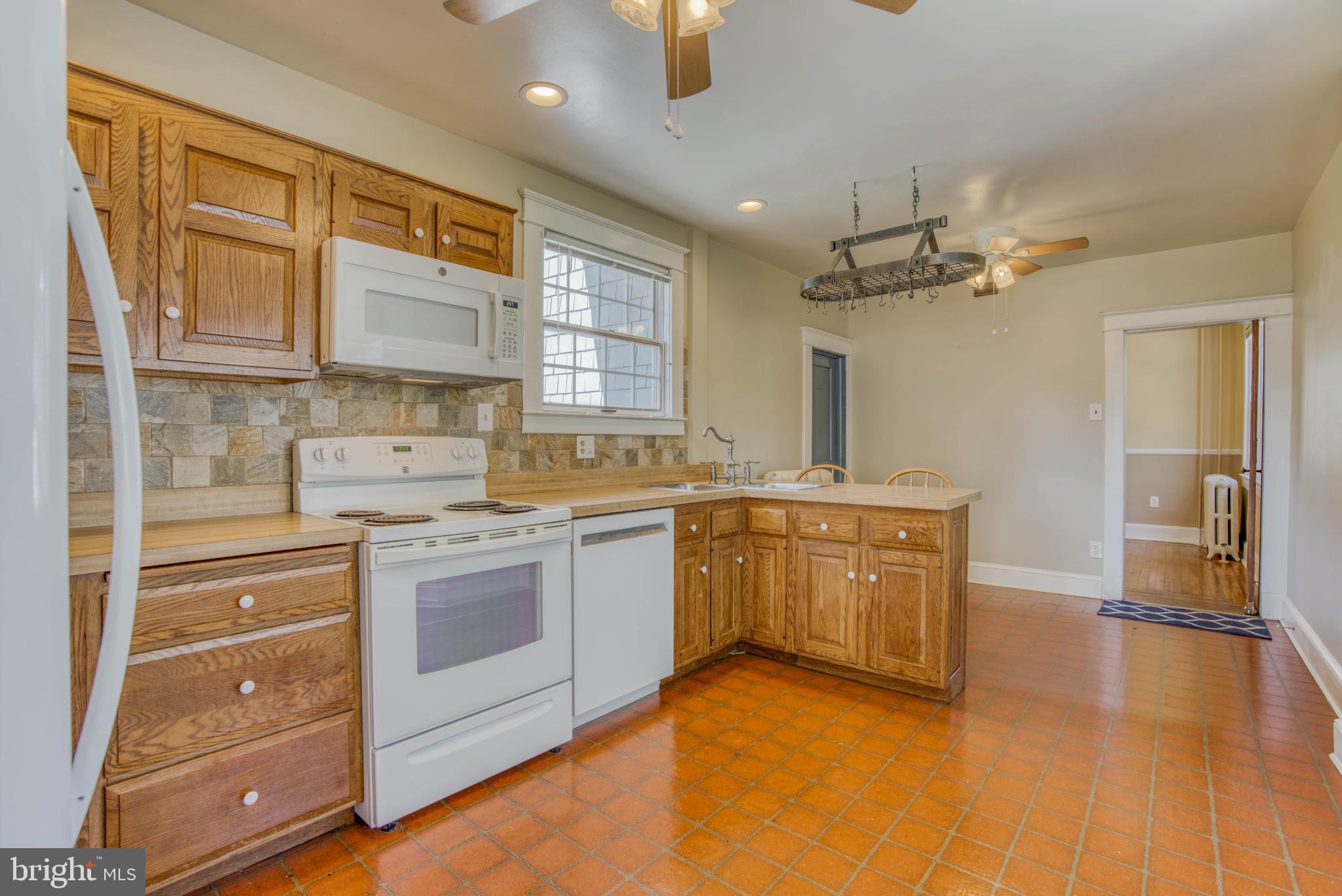 612 Plymouth Road Baltimore, MD 21229 - Photo 35 of 92 First floor - kitchen