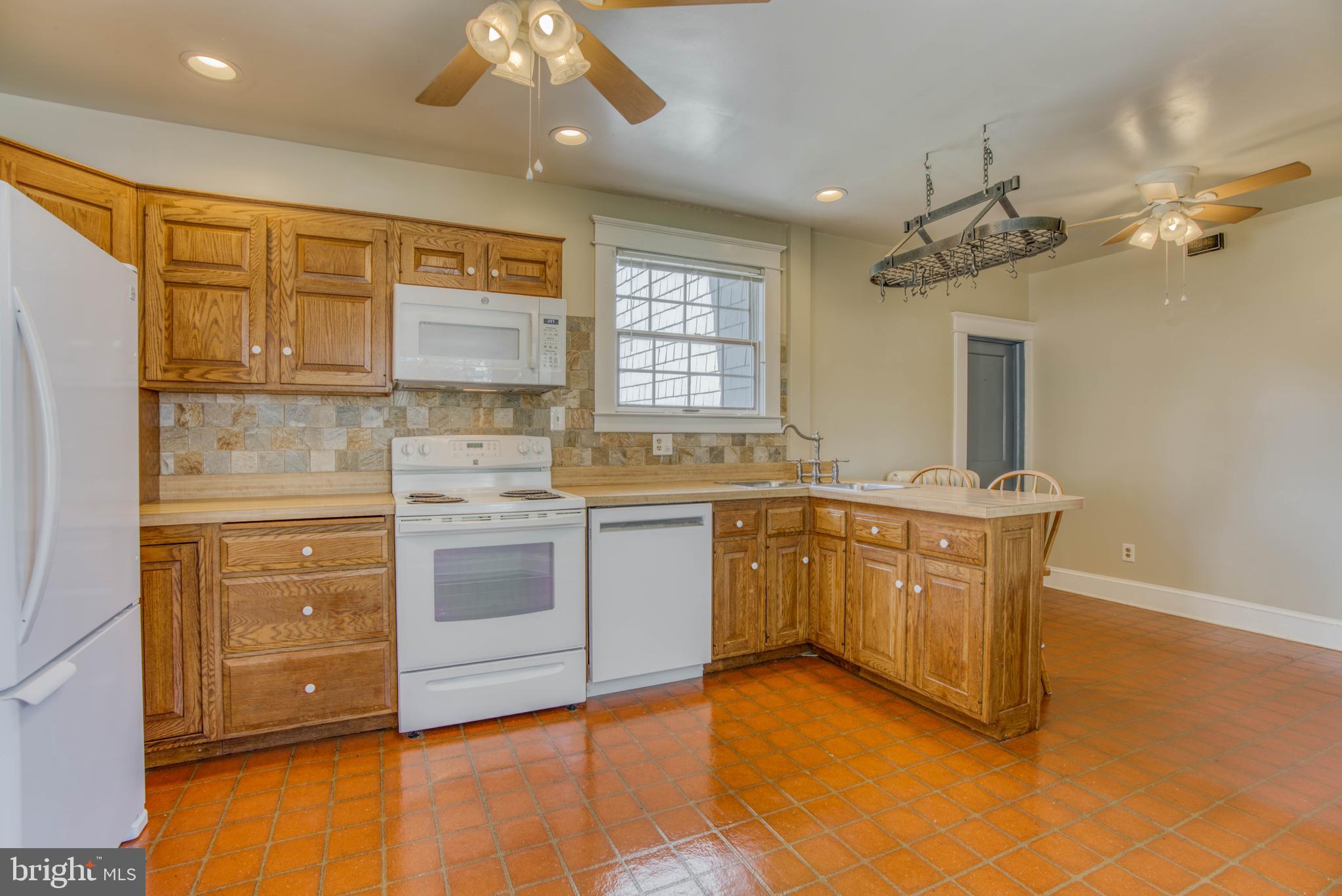 612 Plymouth Road Baltimore, MD 21229 - Photo 36 of 92 First floor - kitchen