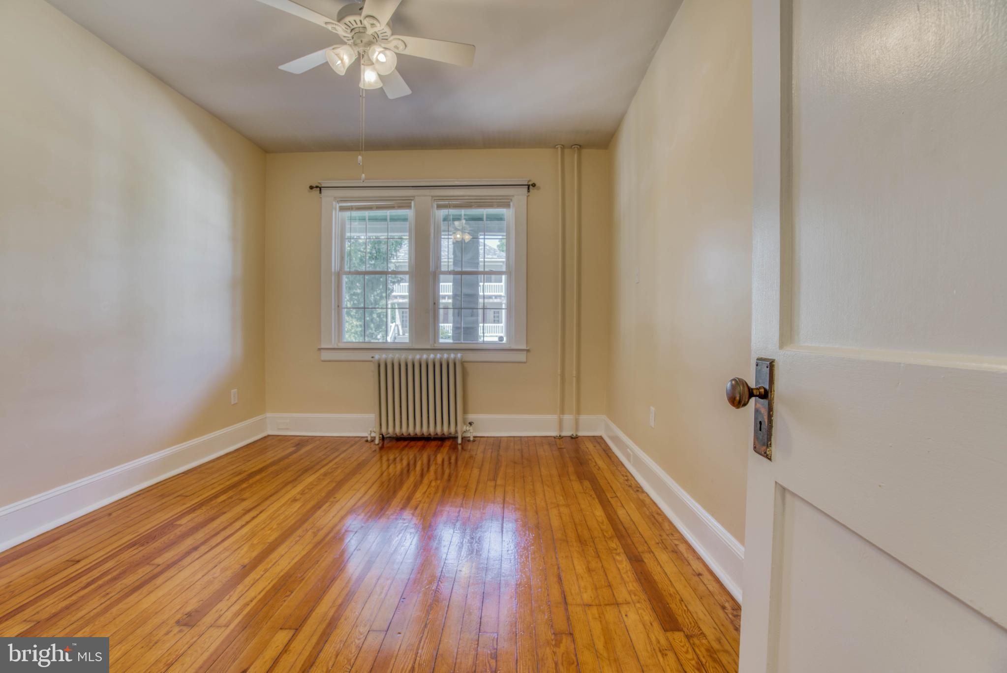 612 Plymouth Road Baltimore, MD 21229 - Photo 39 of 92 1st floor bedroom