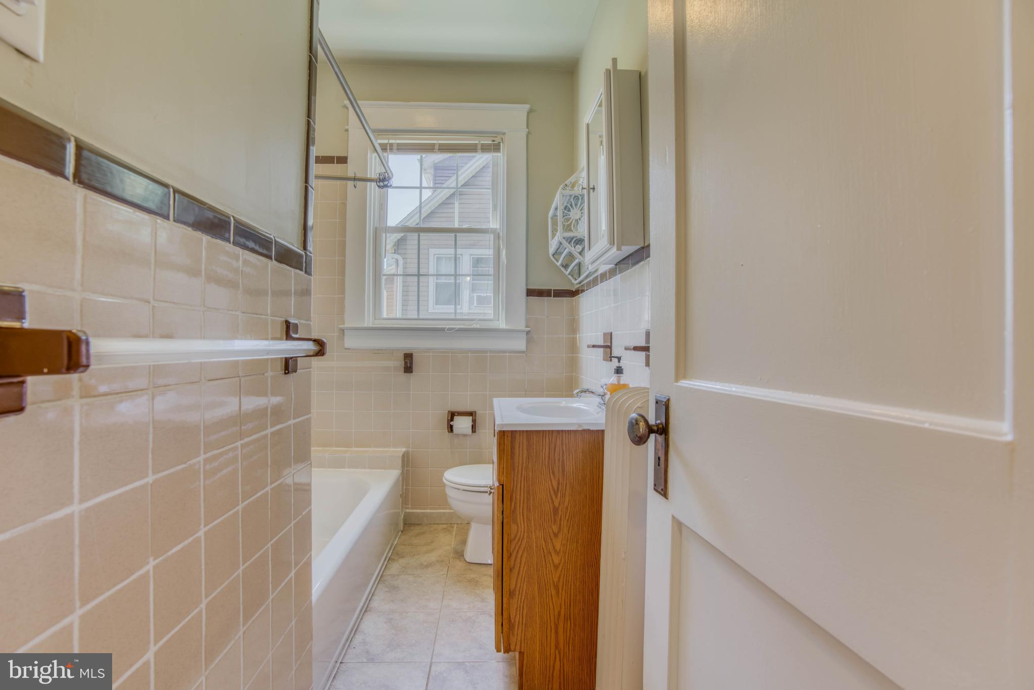 612 Plymouth Road Baltimore, MD 21229 - Photo 47 of 92 1st floor bath