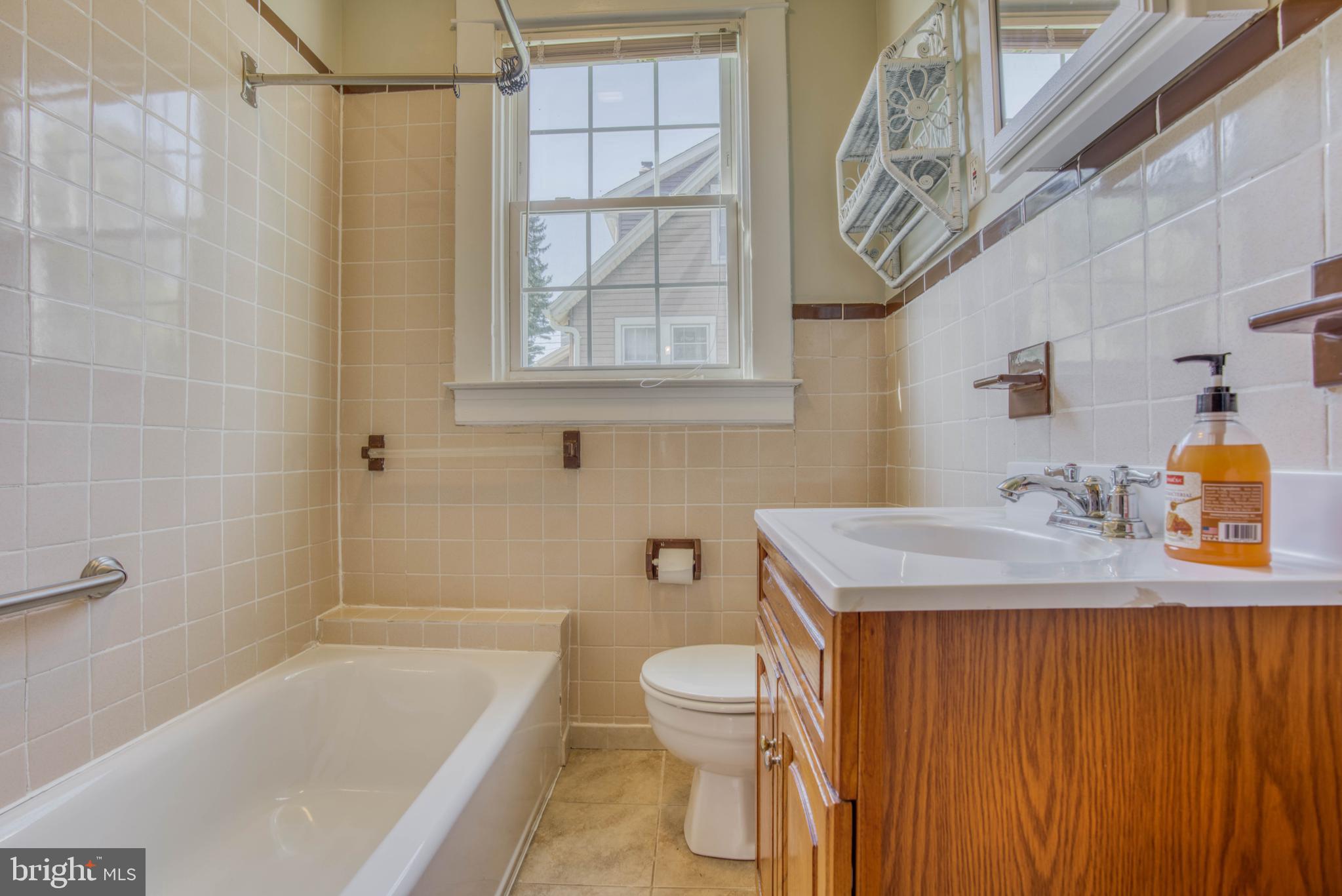 612 Plymouth Road Baltimore, MD 21229 - Photo 48 of 92 1st floor bath