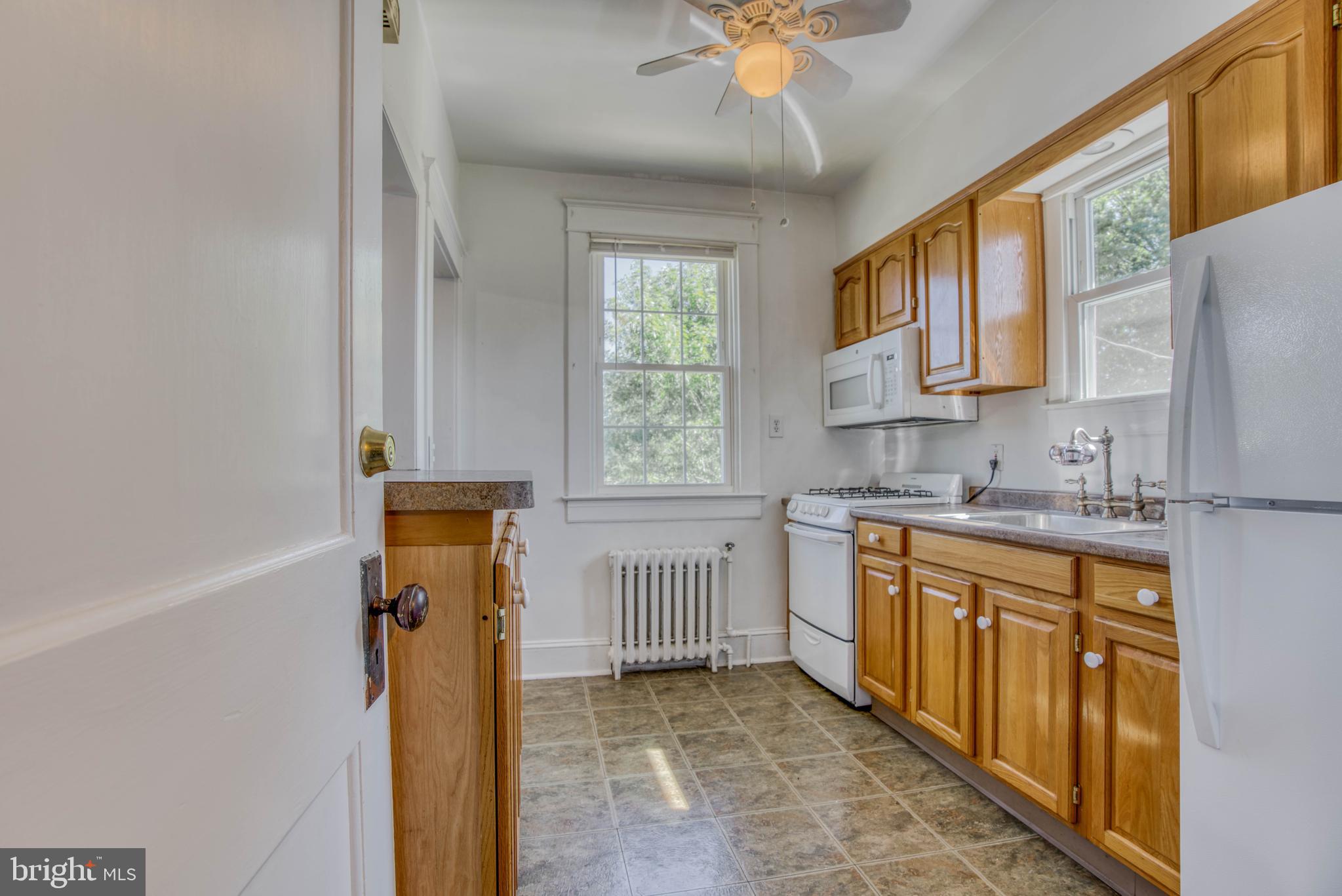 612 Plymouth Road Baltimore, MD 21229 - Photo 51 of 92 2nd floor kitchen