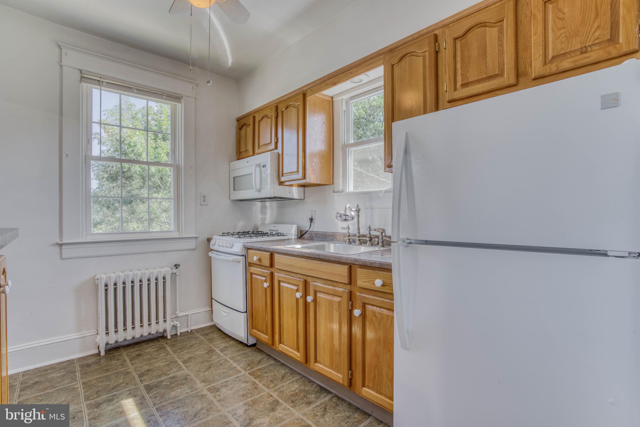 612 Plymouth Road Baltimore, MD 21229 - Photo 52 of 92 2nd floor kitchen