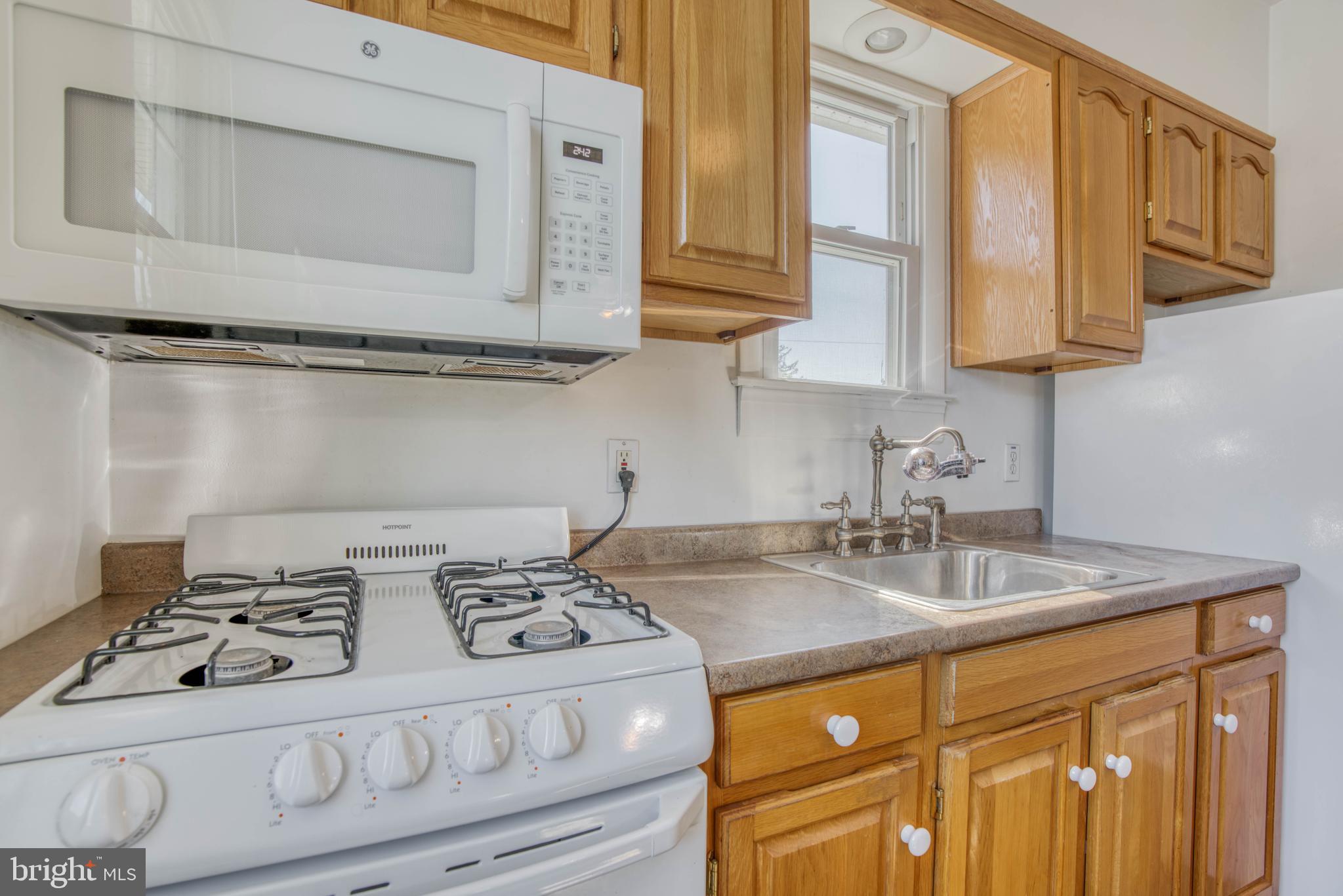 612 Plymouth Road Baltimore, MD 21229 - Photo 54 of 92 2nd floor kitchen