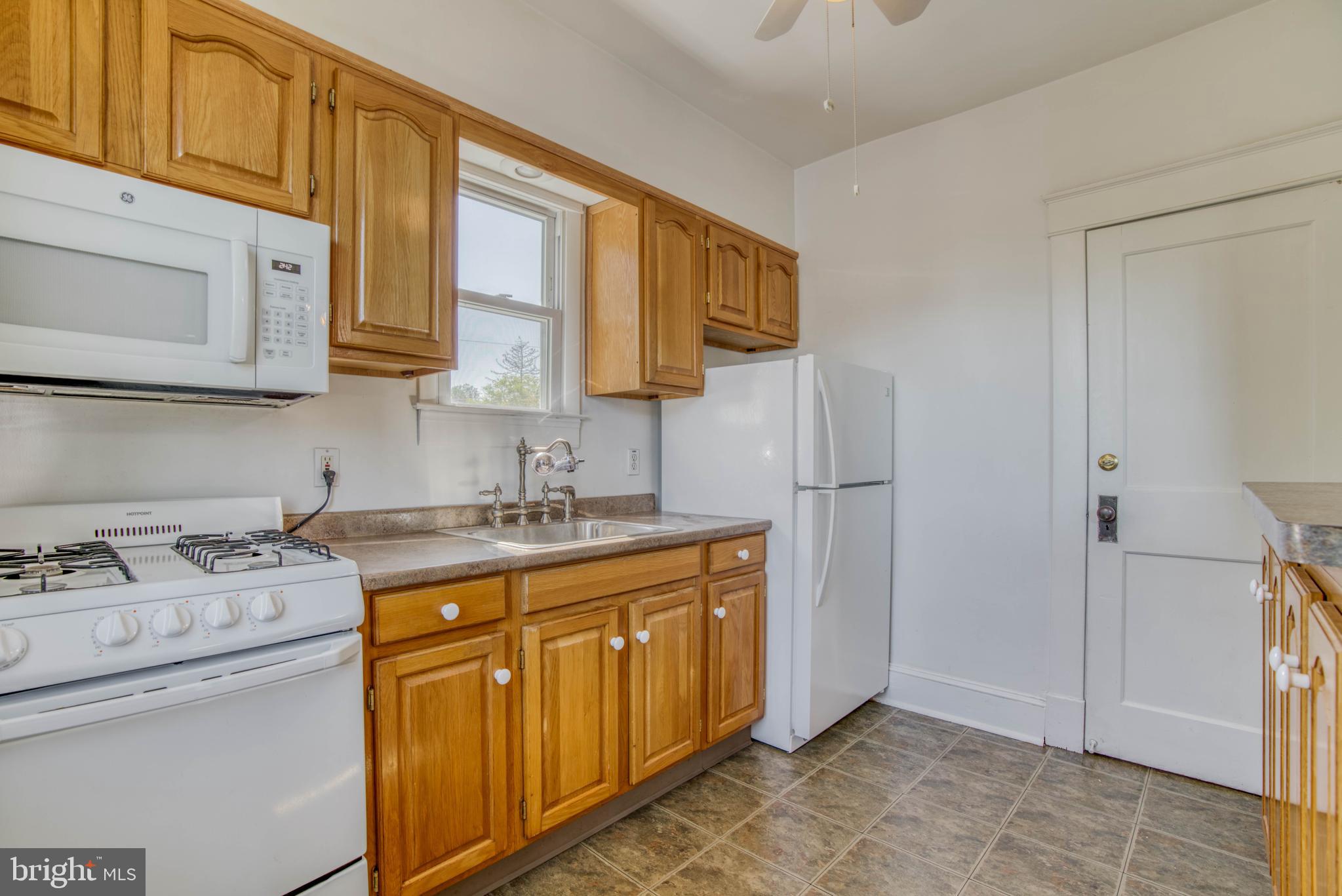 612 Plymouth Road Baltimore, MD 21229 - Photo 55 of 92 2nd floor kitchen