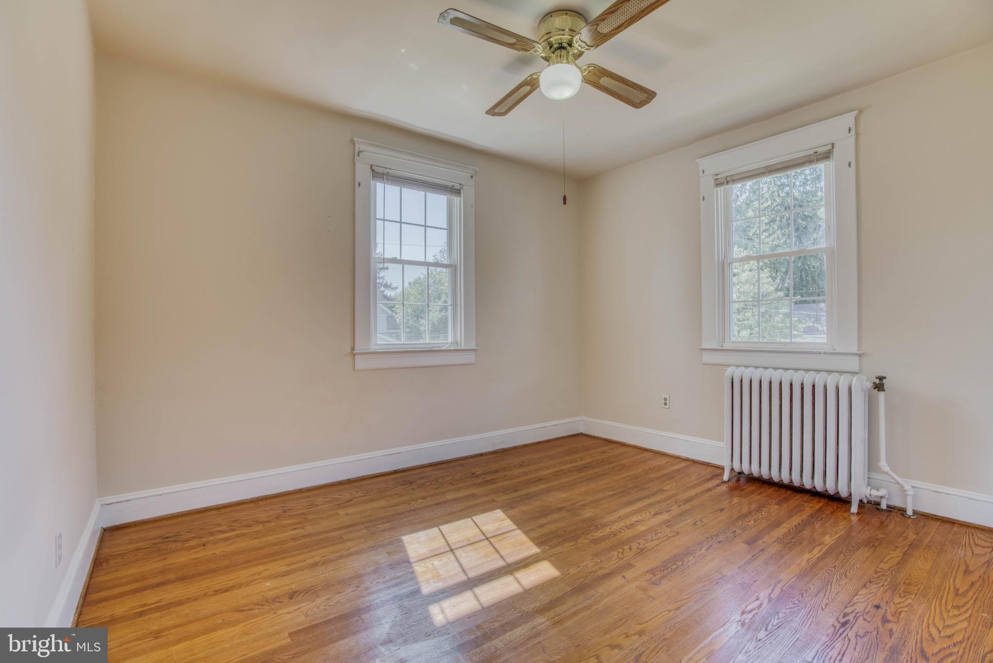 612 Plymouth Road Baltimore, MD 21229 - Photo 73 of 92 2nd floor bedroom