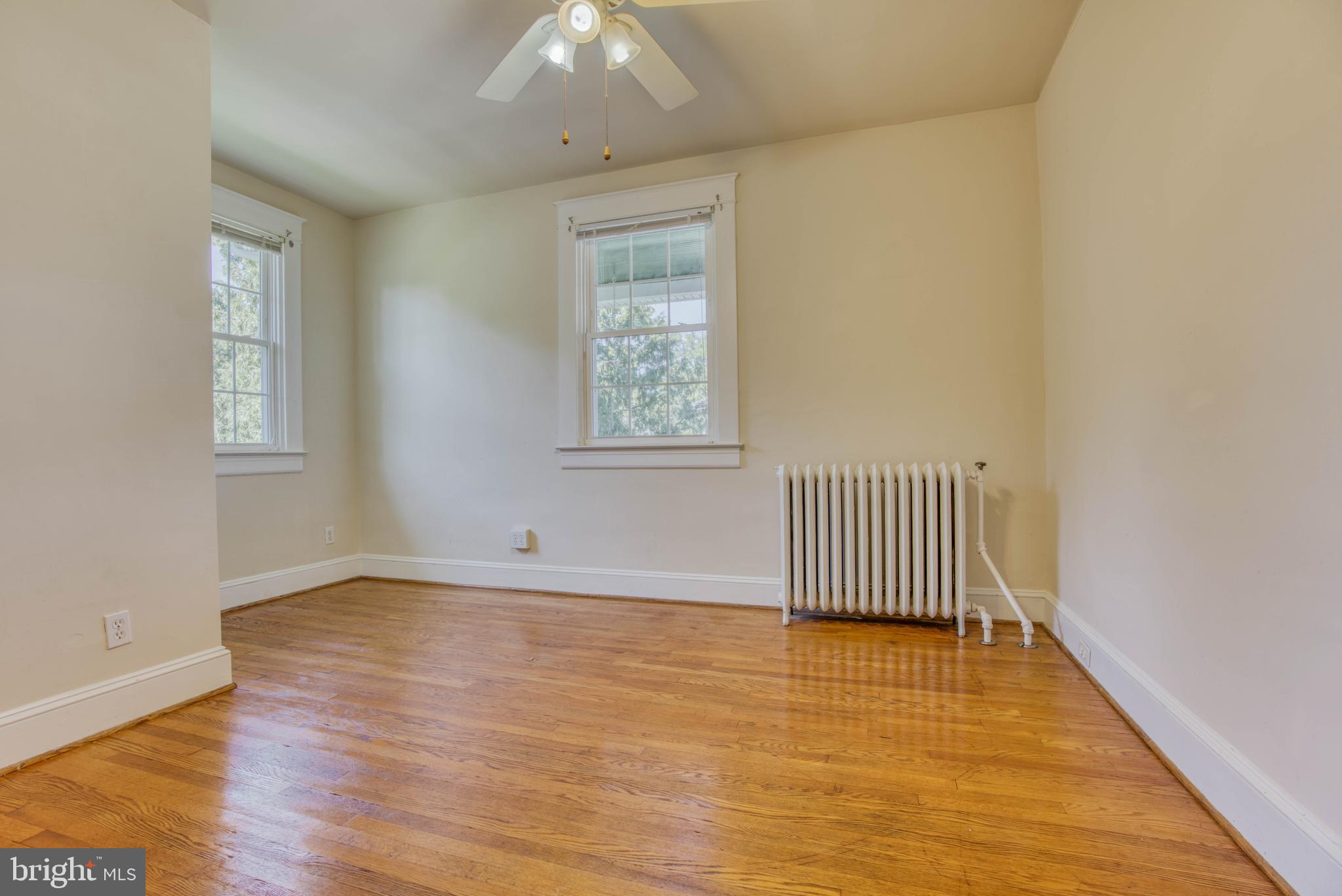 612 Plymouth Road Baltimore, MD 21229 - Photo 77 of 92 2nd floor bedroom