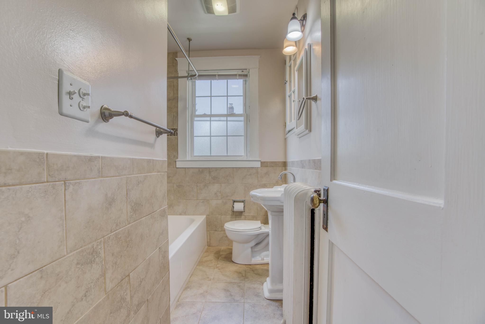 612 Plymouth Road Baltimore, MD 21229 - Photo 80 of 92 2nd floor bath