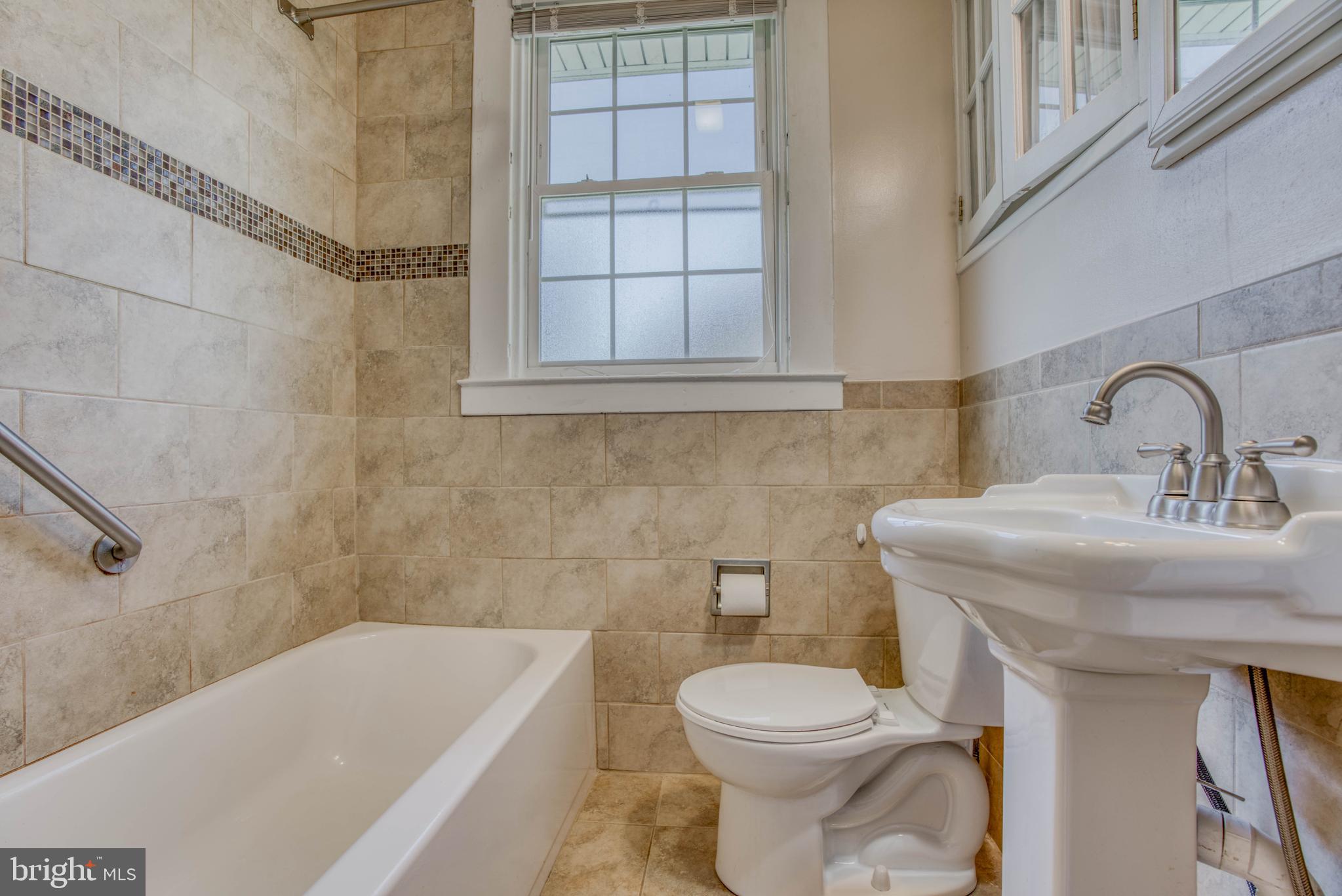 612 Plymouth Road Baltimore, MD 21229 - Photo 81 of 92 2nd floor bath