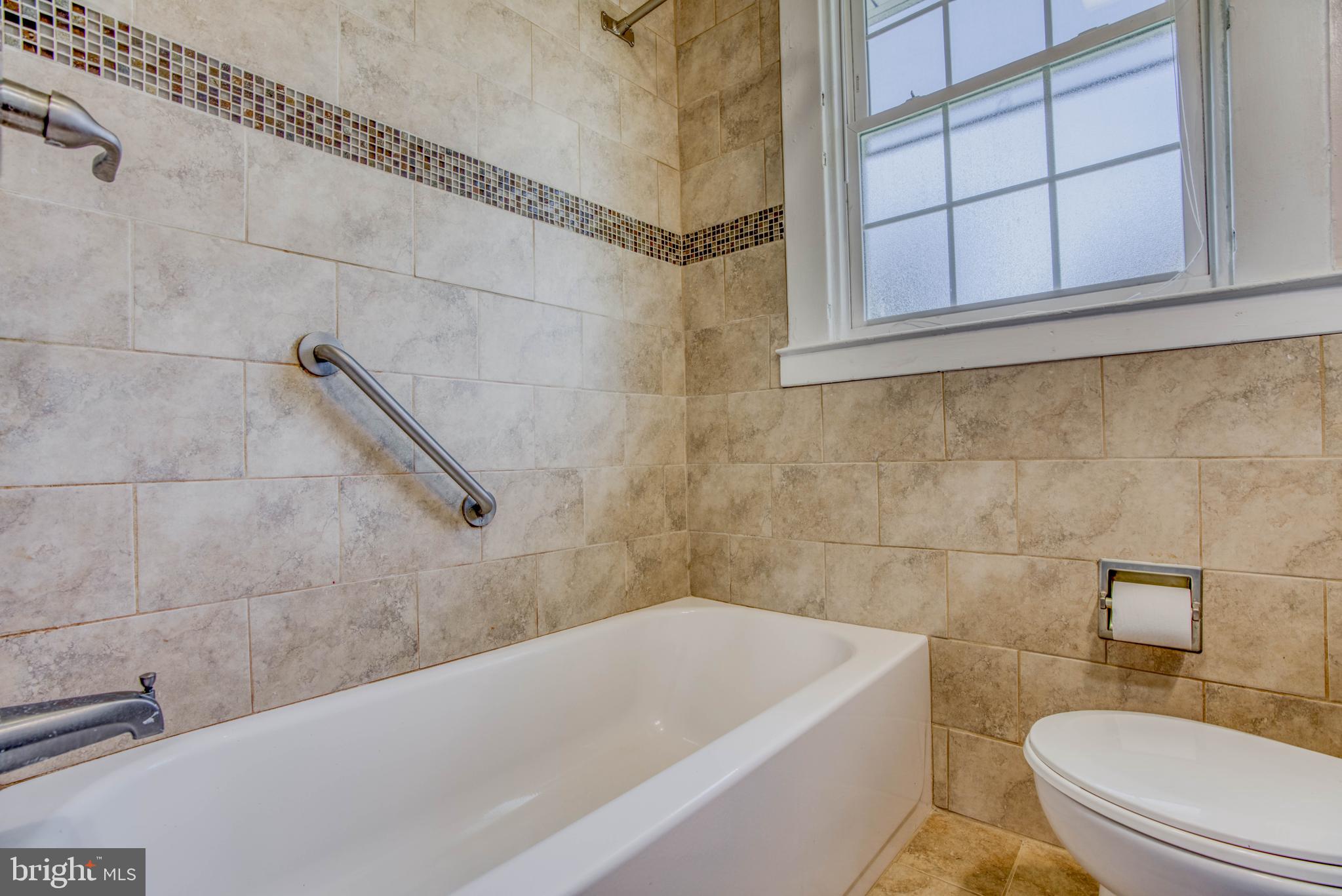 612 Plymouth Road Baltimore, MD 21229 - Photo 82 of 92 2nd floor bath