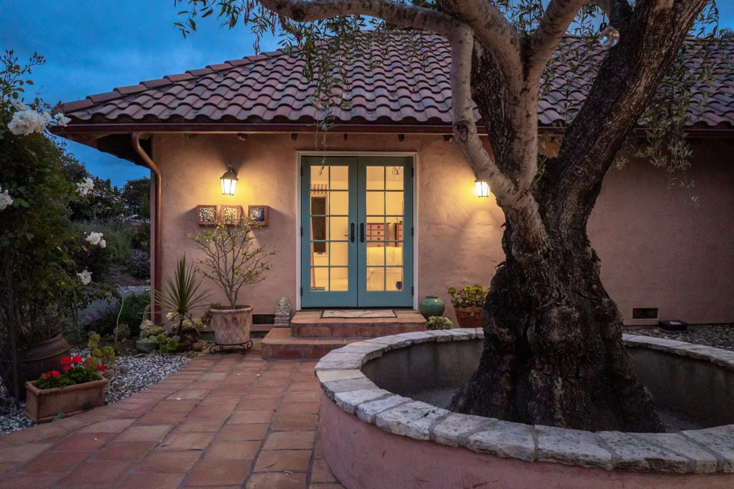 25987 Rio Vista Drive Carmel, CA 93923 - Photo 5 of 21 a view of a house with a tub