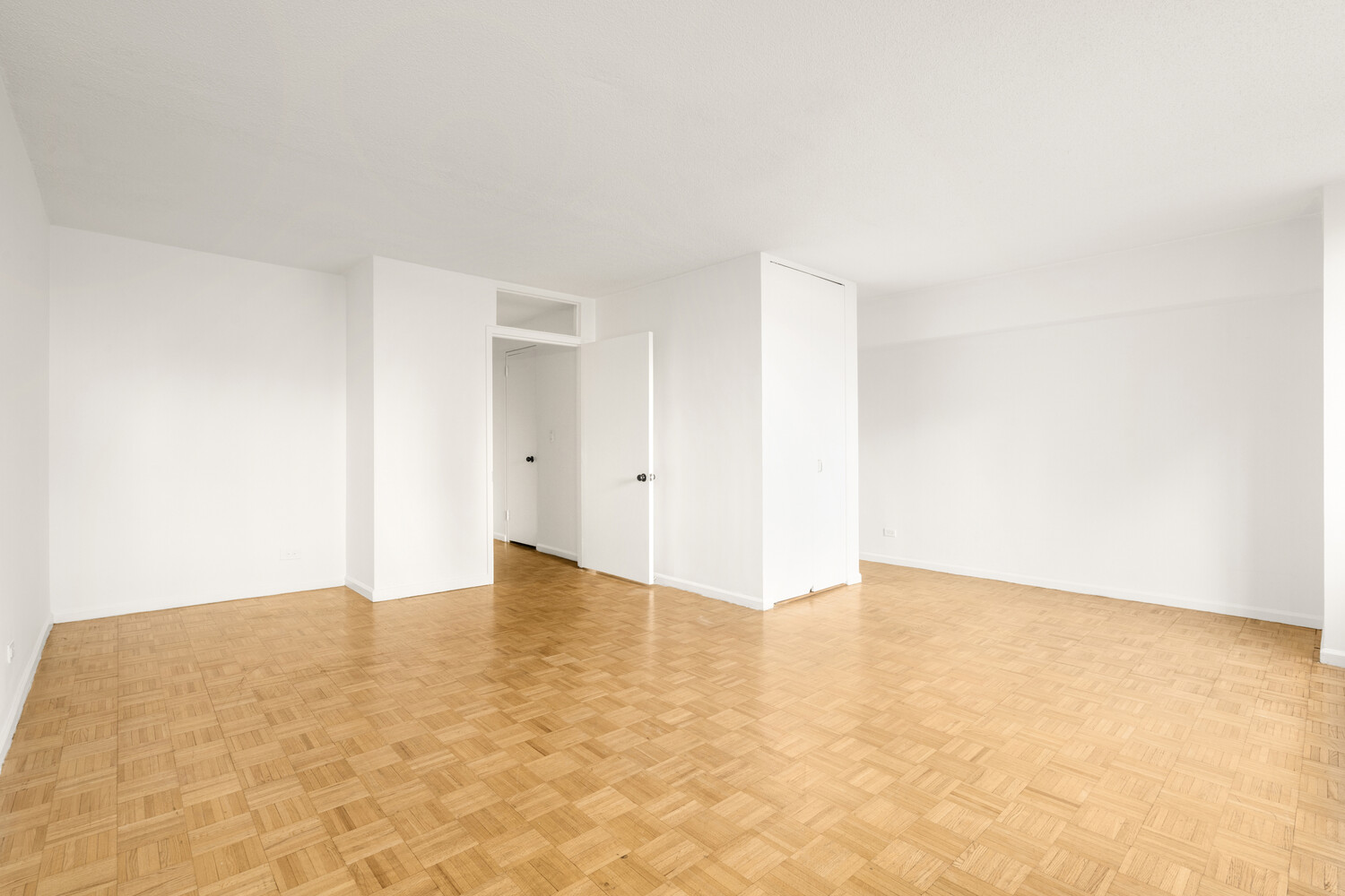 45 West 67th Street, Unit 7A Manhattan, NY 10023 - Photo 2 of 5