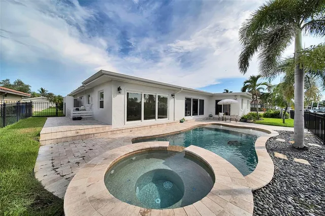 $1,580,000 | 2025 Michigan Avenue Northeast, St. Petersburg, FL 33703