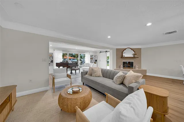 $1,580,000 | 2025 Michigan Avenue Northeast, St. Petersburg, FL 33703