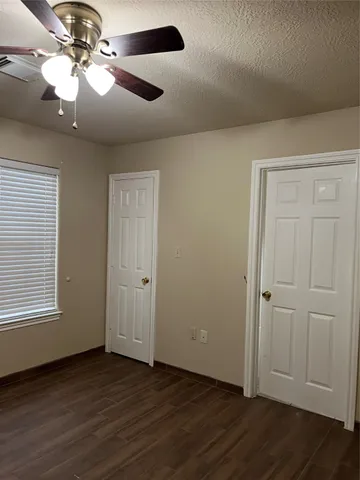 $1,400 | 321 B Holiday Street, Unit B, Tomball, TX 77375