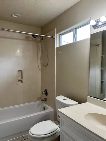 $1,400 | 321 B Holiday Street, Unit B, Tomball, TX 77375