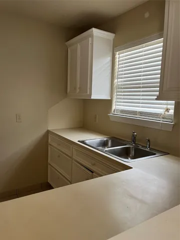 $1,400 | 321 B Holiday Street, Unit B, Tomball, TX 77375