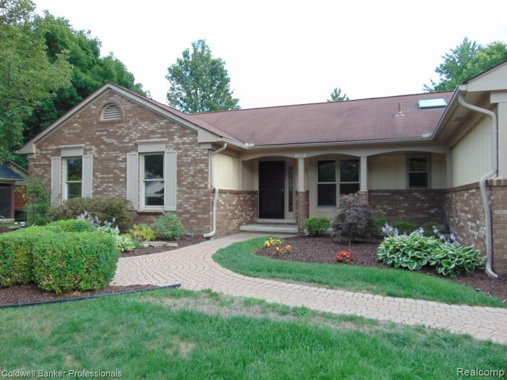 21237 Parklane Road Farmington Hills, MI 48335 - Photo 3 of 56