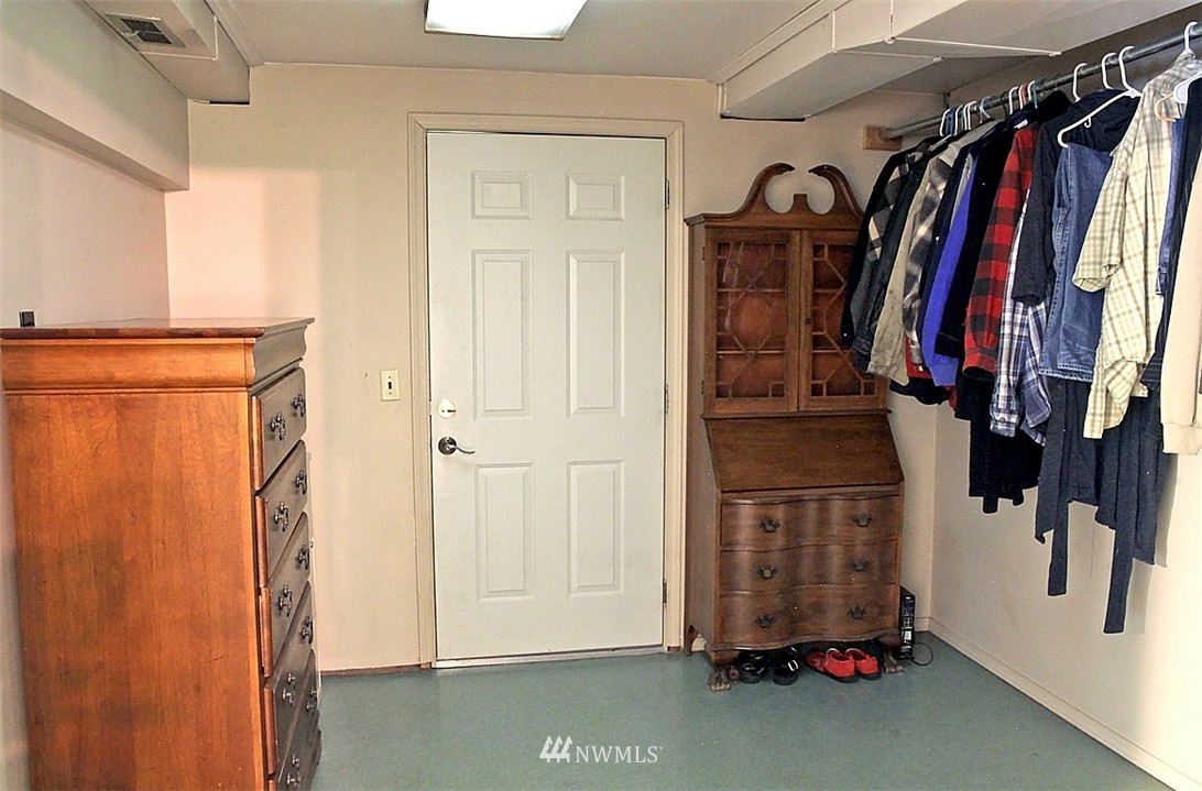 13251 Lake Kathleen Road Southeast Renton, WA 98059 - Photo 17 of 21