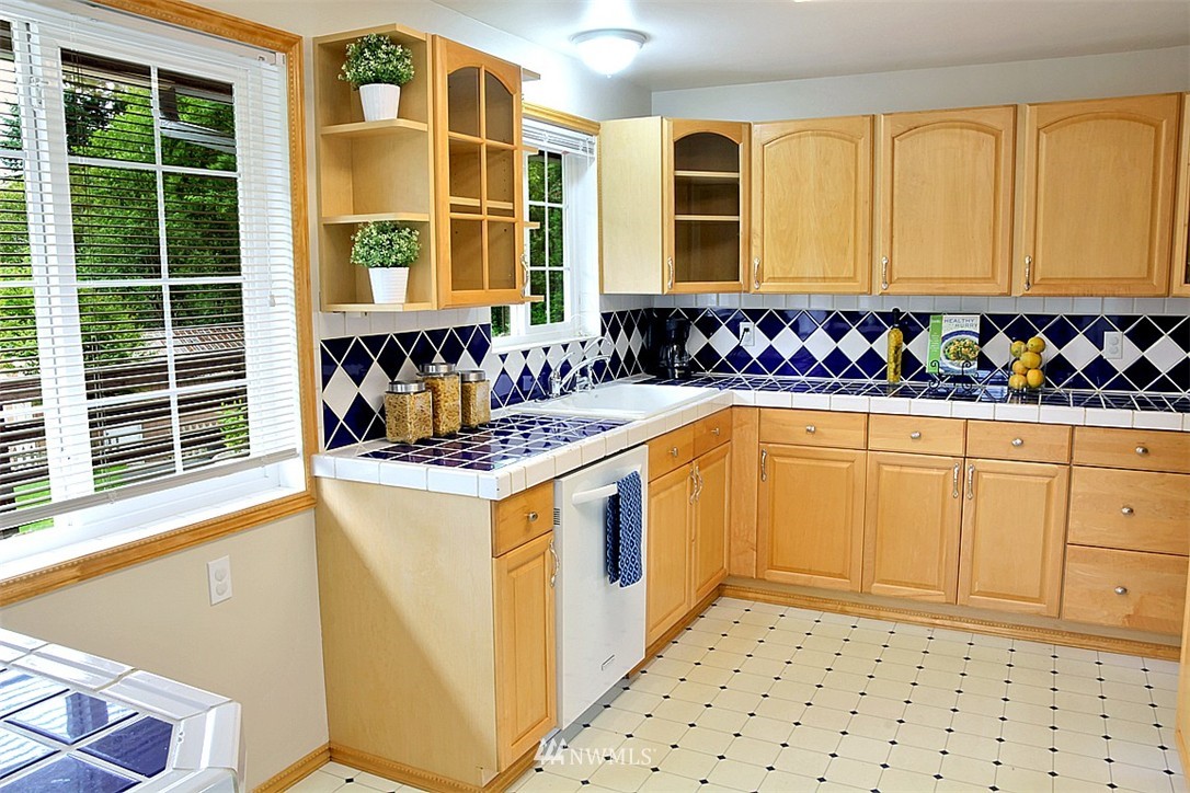 13251 Lake Kathleen Road Southeast Renton, WA 98059 - Photo 6 of 21