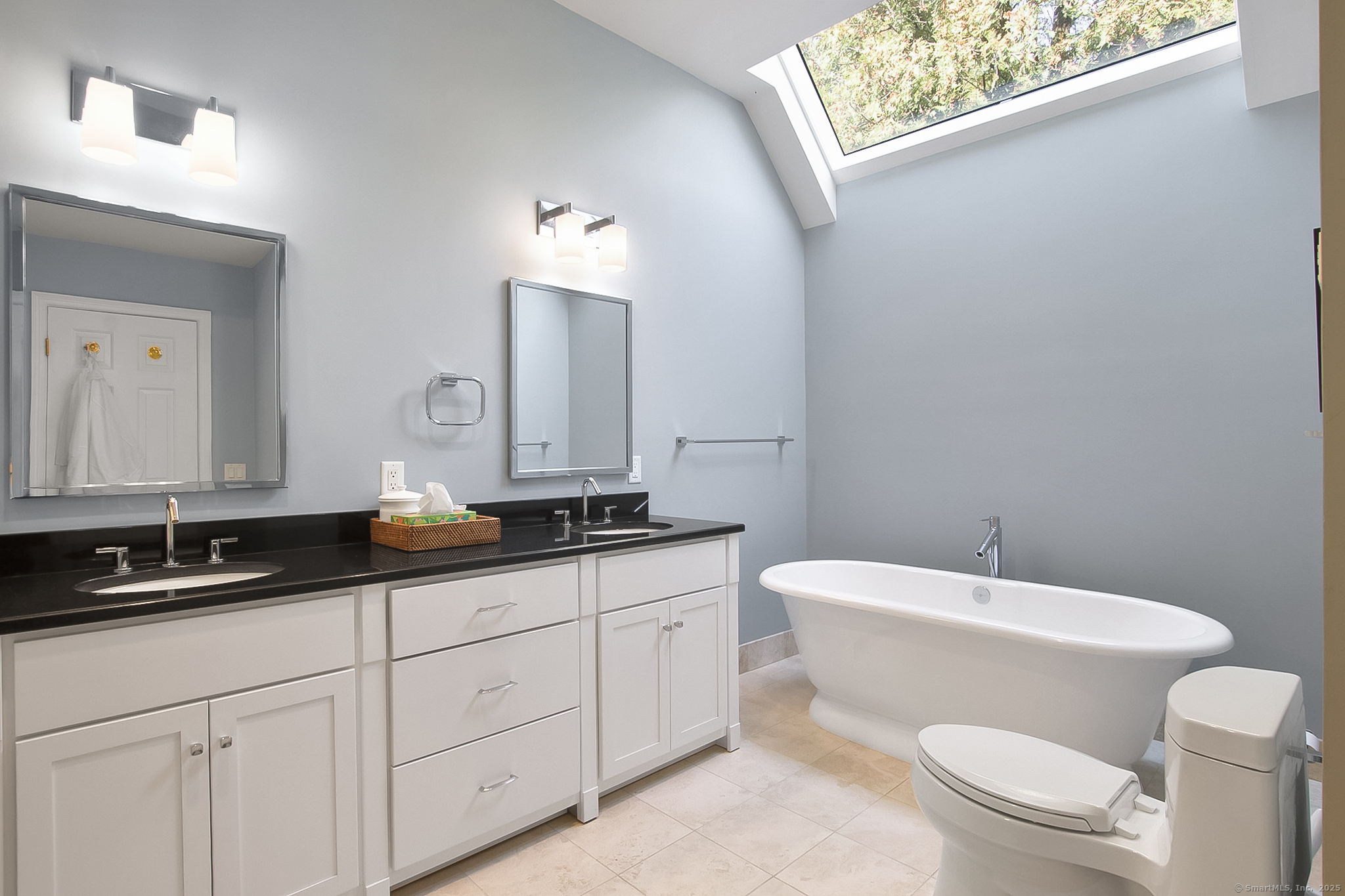 20 Wilton Crest, Unit 20 Wilton, CT 06897 - Photo 17 of 40 a bathroom with a toilet a sink and mirror