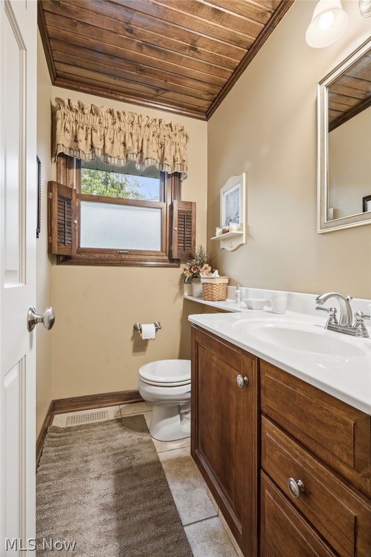 5133 Seaview Circle Northwest Canton, OH 44708 - Photo 13 of 30 half bath on main level
