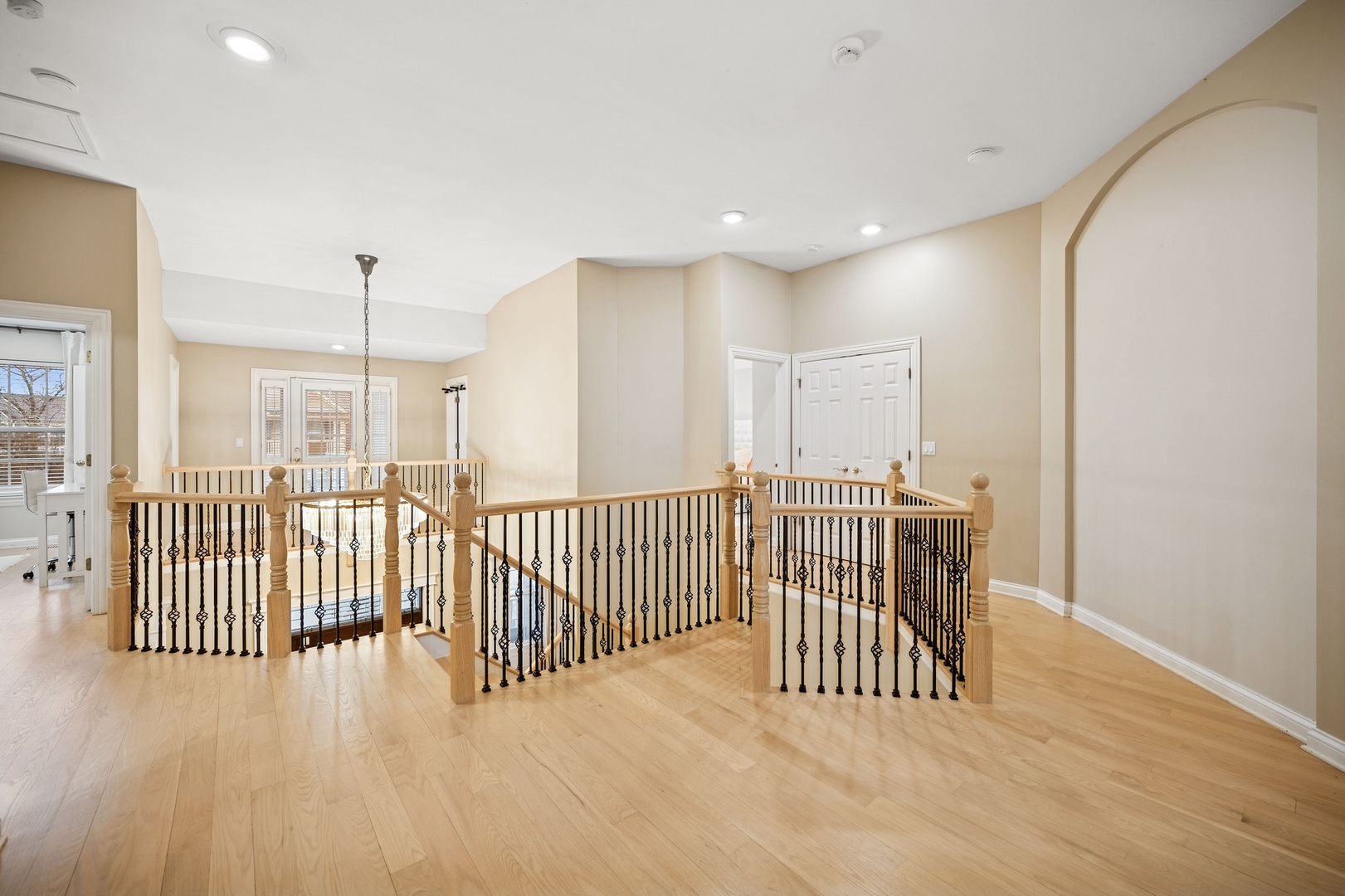 1725 Annapolis Drive Glenview, IL 60026 - Photo 25 of 38 a view of a balcony