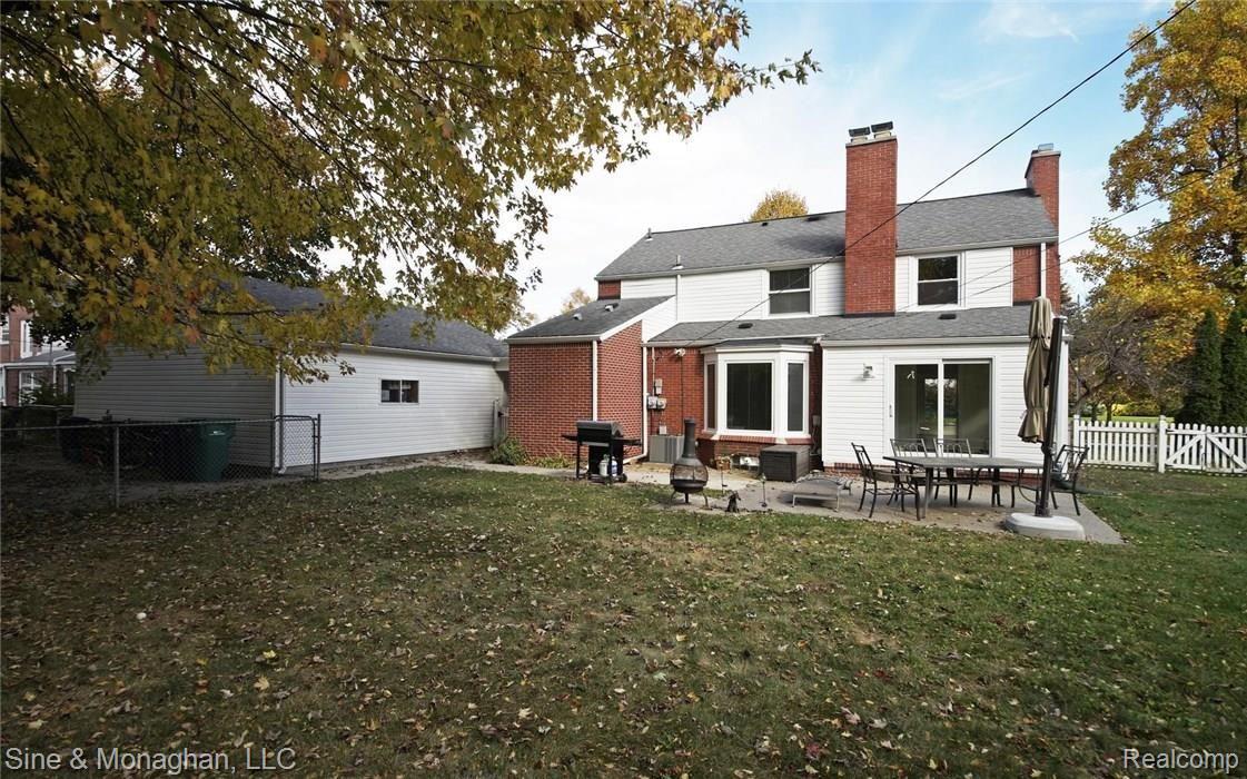 1007 Bedford Road Grosse Pointe, MI 48230 - Photo 24 of 25 25-photo-web-1680x1050-452307.jpg