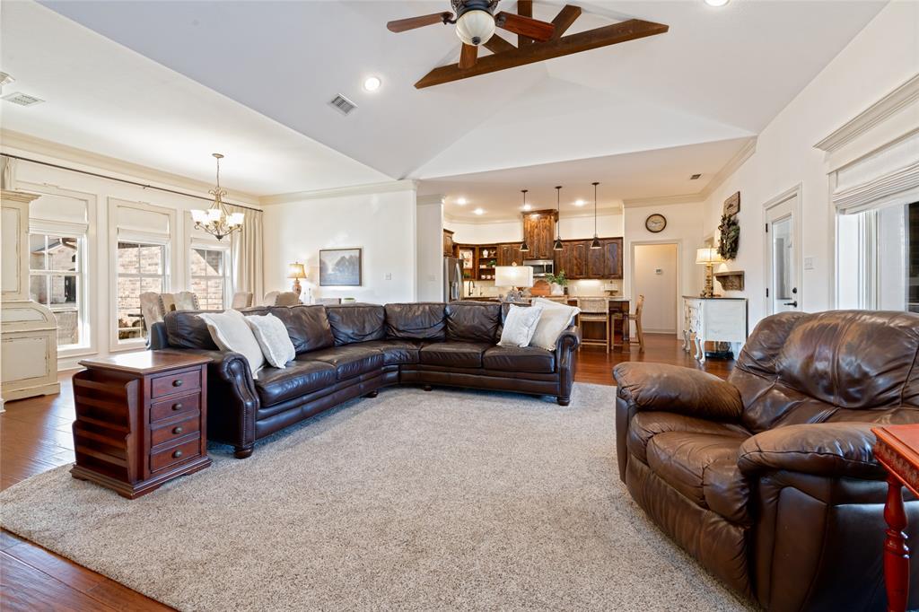 266 Weatherby Street Tuscola, TX 79562 - Photo 3 of 29 Living room