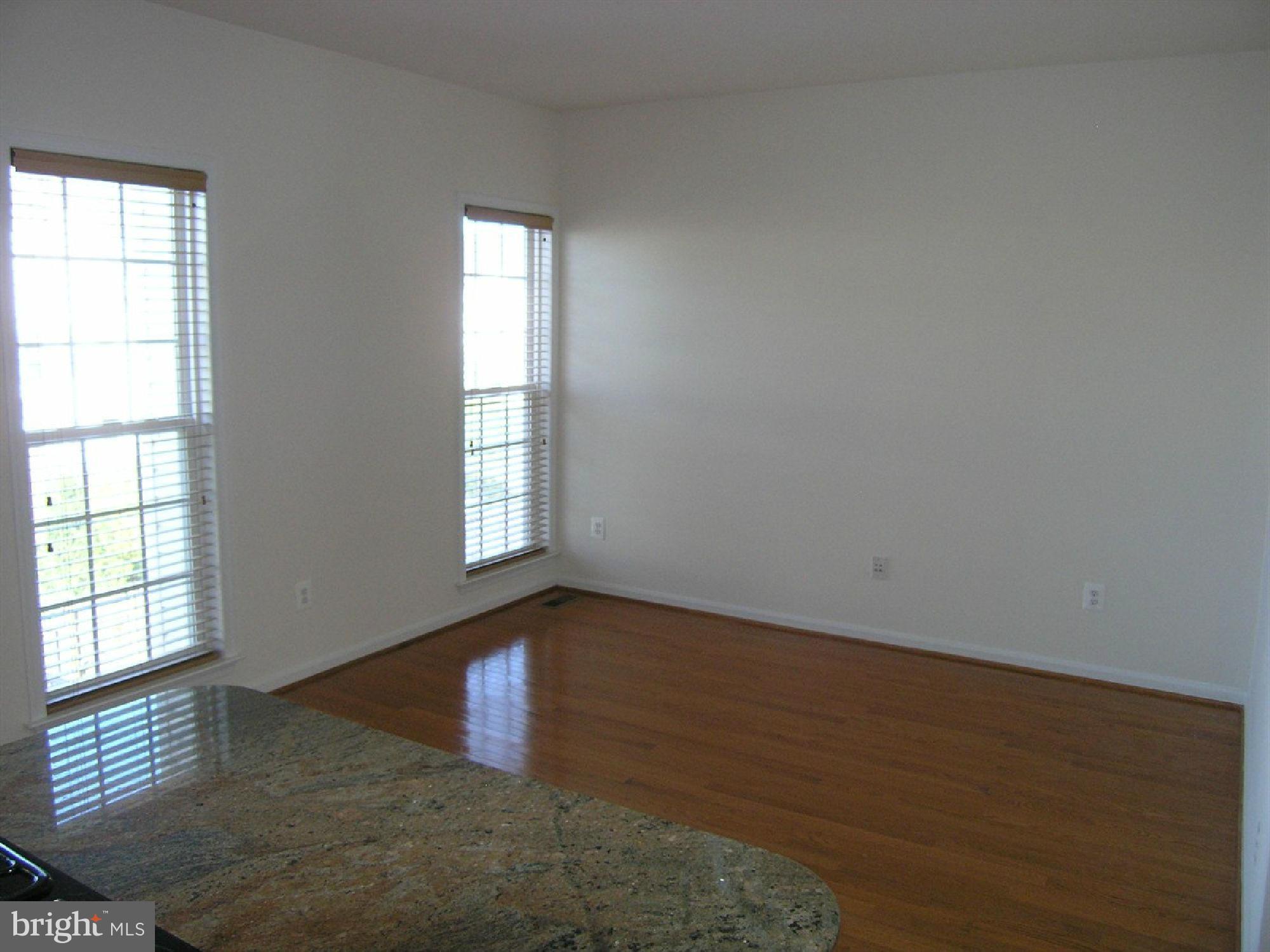 41898 Cinnabar Square Stone Ridge, VA 20105 - Photo 11 of 30 Kitchen