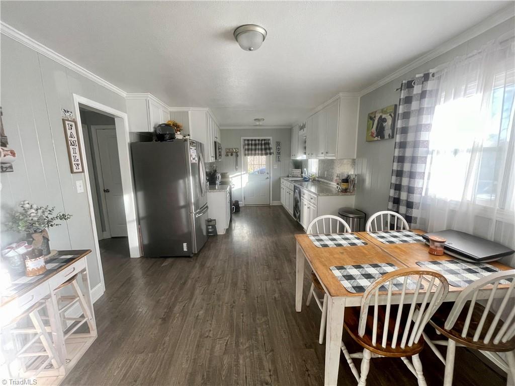 912 Buck Fork Road Dobson, NC 27017 - Photo 4 of 24 Gallery Image 4