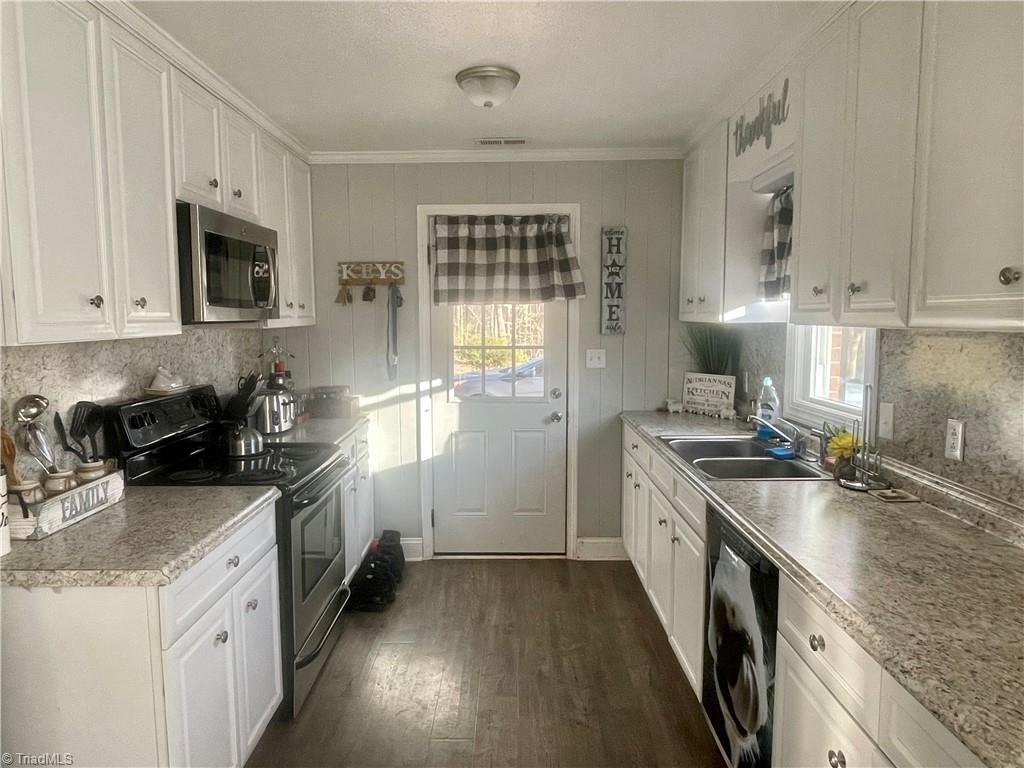 912 Buck Fork Road Dobson, NC 27017 - Photo 5 of 24 Gallery Image 5