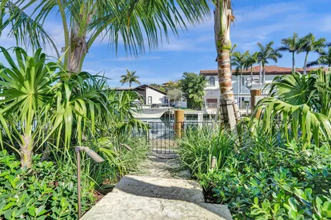 a street sign that is sitting in front of a tree