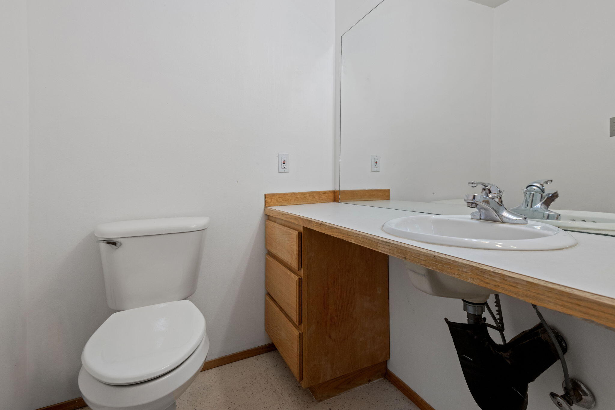 2934 Northeast Wells Acres Road Bend, OR 97701 - Photo 10 of 24 1/2 Bath