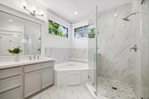 $825,000 | 705 West 9th Street, Houston, TX 77008