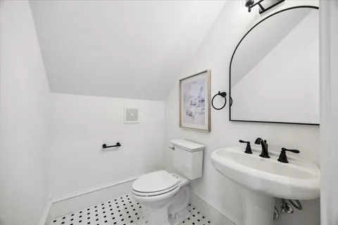$825,000 | 705 West 9th Street, Houston, TX 77008