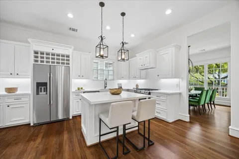 $825,000 | 705 West 9th Street, Houston, TX 77008